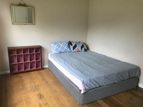 Room Available in a share house in Glen Waverley