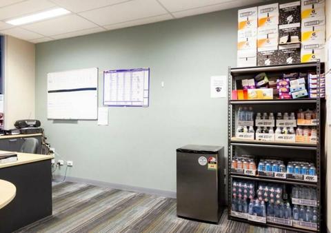Commercial treatment room for rent