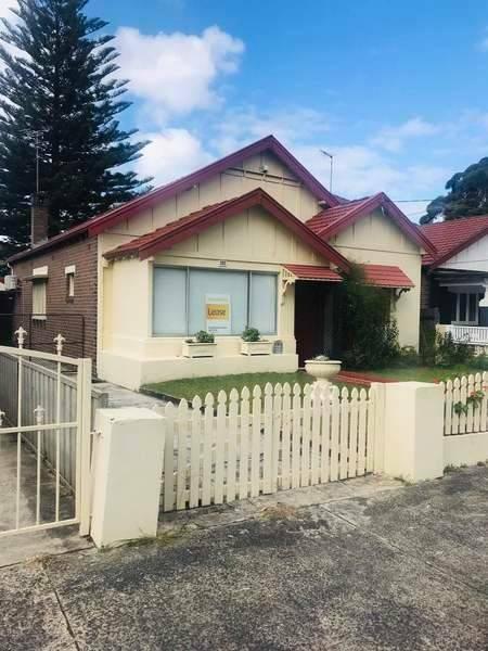 3 Bedroom Family Home Plus a Sun Room! Kingsford