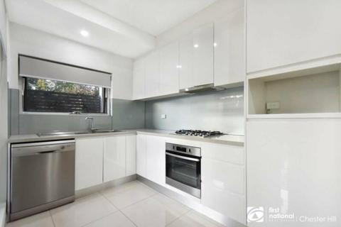 FOR RENT 5/27 Woodville Road Chester Hill NSW 2162,3 BEDROOMS,530 P/W