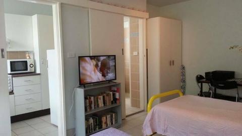 A sunny furnished Studio in GLEBE, across the Road from USYD