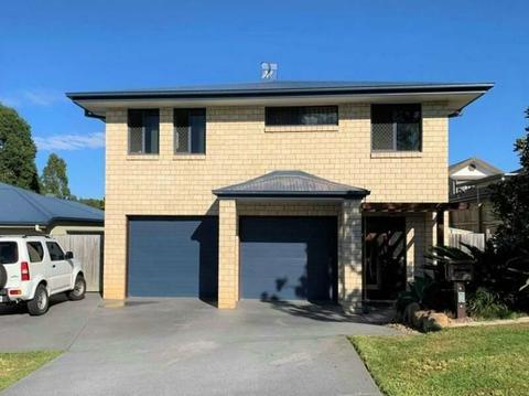 Very Spacious Family Home in Coomera Springs Estate!