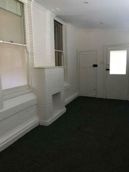 House Maisonette 3 Bdrms for rent in heart of Hyde Park