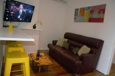 COZY UNIT ST KILDA FOR 4-6 PERSONS
