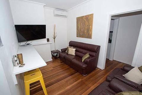 MODERN 4 BR UNIT IN BALACLAVA IS AVAILABLE