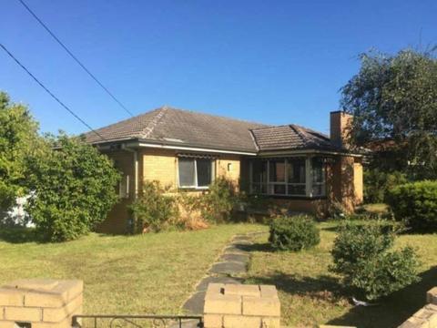 Amazing 4 Br Furnished House in Prime Spot in Mordialloc