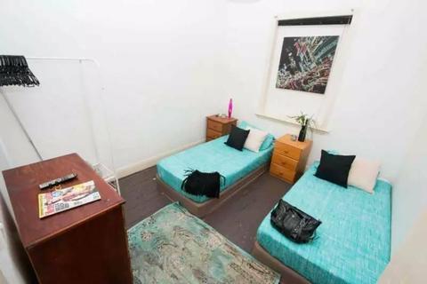 SEVEN BEDROOM UNIT FOR 7-10 PERSONS AMAZING VALUE