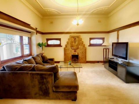 ELSTERNWICK FULLY FURNISHED 4 BEDROOM HOUSE