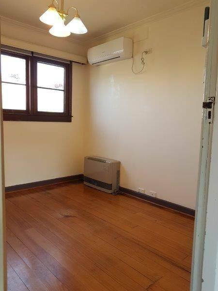 One Bedroom Fully Self Contained in Coburg North