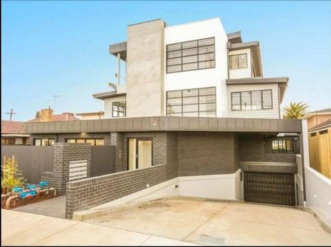 Shared Apartment in Bentleigh, Walking distance to Train and Shopping