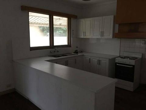 OPEN 5PM RENOVATED Lge 4x1 house walk 2 train/town/shops FROM $299pw T