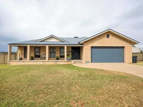 FOR SALE 14 HUCKLE CLOSE GRENFELL