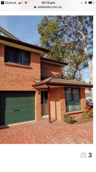 TOWNHOUSE FOR SALE 3 BEDROOM/ GARAGE OXLEY PARK (ST MARYS AREA)