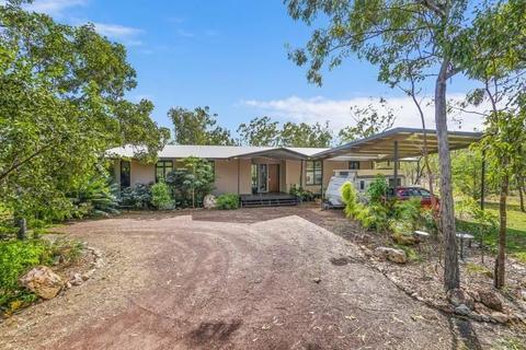 Stunning home on 10 acres with huge tourism business potential