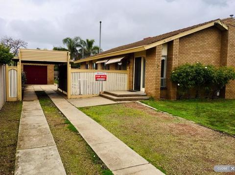HOUSE FOR SALE IN SHEPPARTON: Ideal for at home business!