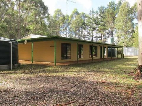 Pemberton (Yeagarup) 4 bdrm house on 5 acres suit family or 4WD group