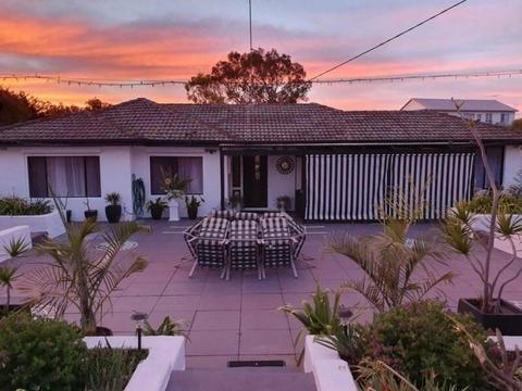 **HOLIDAY LIFESTYLE**SOUTH OF PERTH**5 MIN WALK TO THE BEACH**