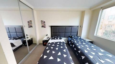 ALL FEMALE ROOMSHARE - LUXURIOUS AND VERY SPACIOUS