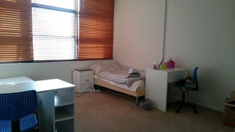 Large shareroom for two girls, close to UTS, City, Darling Harbour