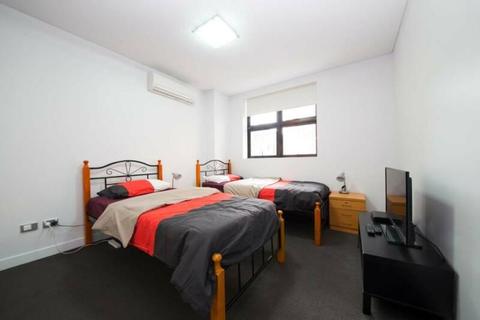 ROOMSHARE FOR ONE MALE IN ULTIMO VERY NEAR TO UTS AND USYD