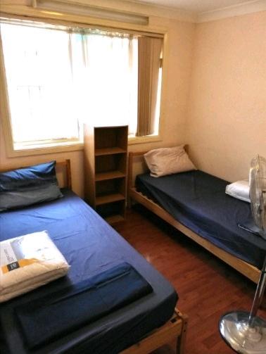 Share room in Lidcombe $115 all bills free. Move in today :)