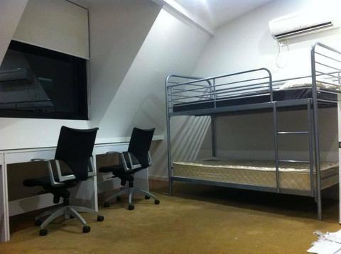 Clean and modern student share house next to Melb Uni, City, RMIT, QVM