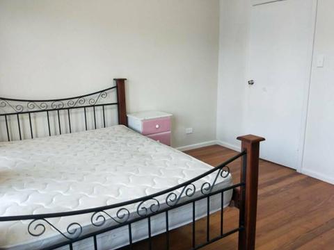 Ensuite Room (attached bathroom and toilet) to let at Dandenong