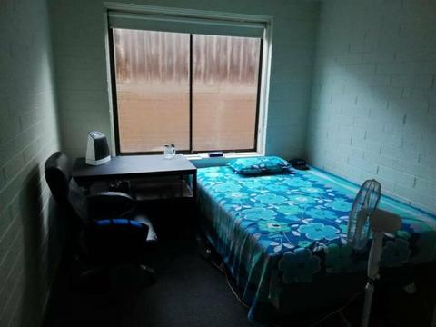 A cozy and comfortable room in a 3 Bedroom house near Monash Uni
