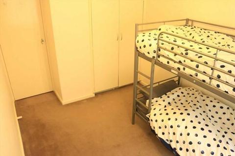 Girl share room in Armadale