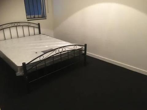 1 Big Room in Surry Hills, Sydney (all bills included)