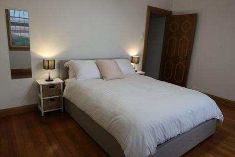 Short term private bedroom available from 9 Aug -5 Sep