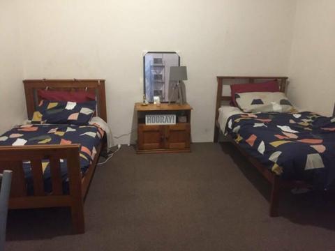 Share with Kiwi Girl - Convenient location, Ready 2 Move NOW, FEMALE