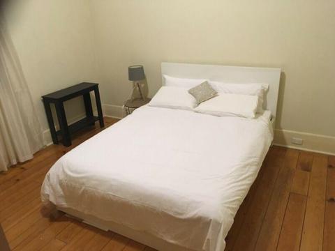 Rooms to rent by Glenelg beach from $50 a night, ph ******** 945