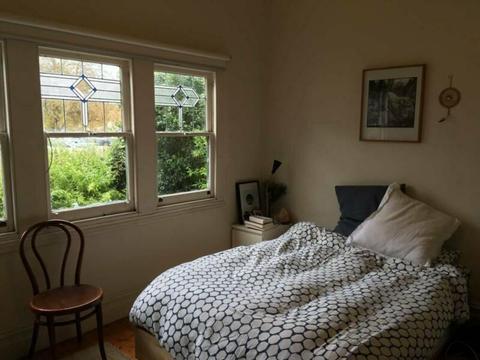 Sublet in July - spacious, fully-furnished room off High St, Northcote