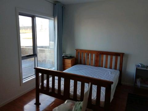 big and bright bedroom for rent in Lawson