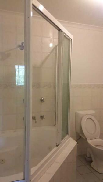 Fully furnished master ensuite private bathroom