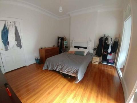 [Short term] Big private room in surry hills
