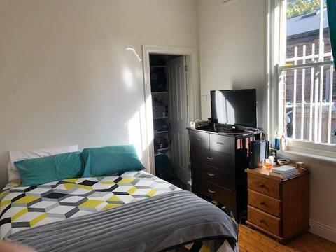 2 Rooms available in Petersham!