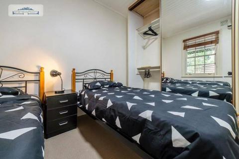 ALL FEMALE HOUSE SHARE HAS ONE BED SPACE AVAILABLE