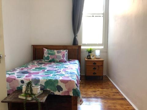 CENTRAL PARK, CHIPPENDALE BRAND NEW, FULLY FURNISHED ROOM IN A STYLISH