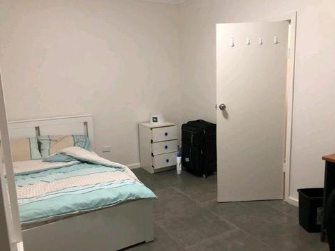 Marrickville large private room close to USYD quiet and clean