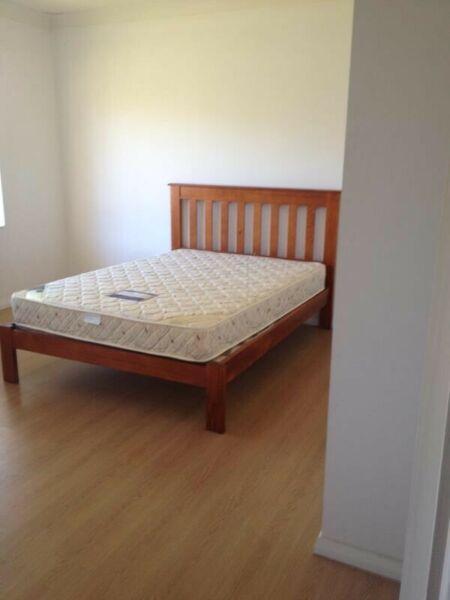 Glenfield 7min walk to station Big quiet room fully furnished