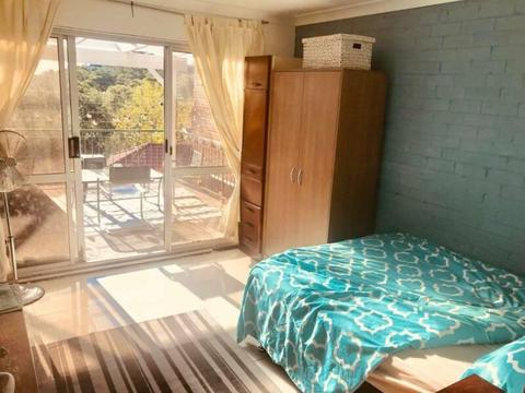ROOM WITH HUGE PRIVATE BALCONY OVER CITY IN BONDI JUNCTION