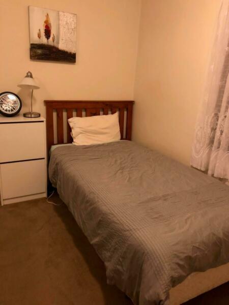 ROOM TO RENT IN STRAHFIELD (SINGLE ROOM)