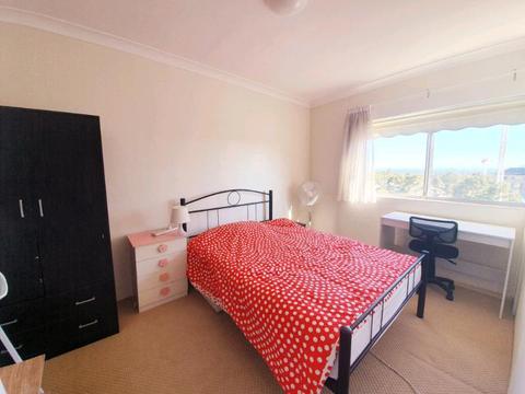 Chatswood Single room available 2 mins to station