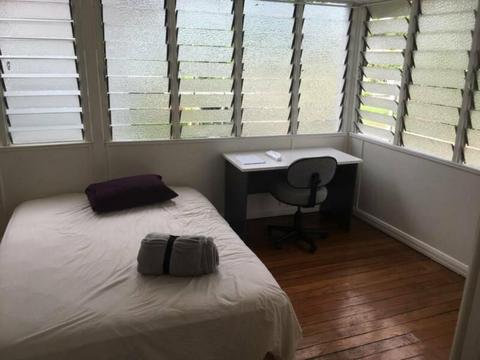 NICE ROOMS available in ANNERLEY