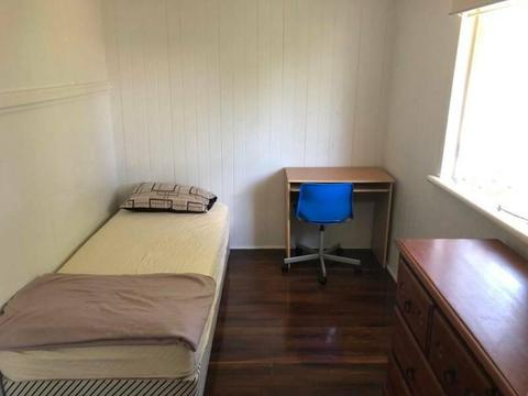 ROOM available IN A GREAT HOUSE in front of PA HOSPITAL ANNERLEY