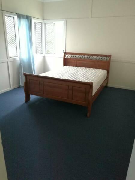 One room in Todd St Taringa for rent