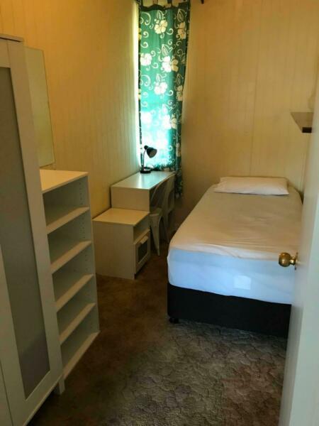 SMALL SINGLE ROOM IN WEST END.. FULLY FURNISHED!!! FREE WIFI