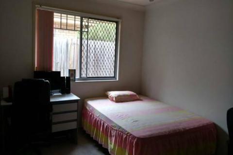 Fully Furnished Room (Master Bedroom) For A Muslima (Female Only)